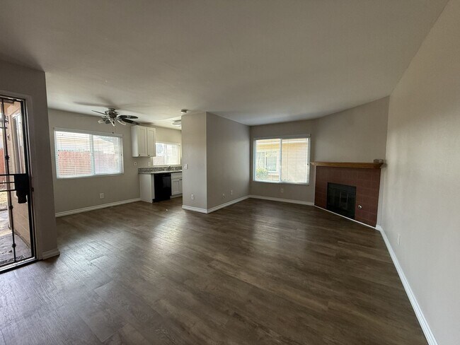 Building Photo - Ground Floor Unit in Santee!