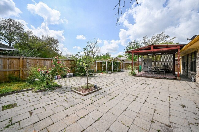 Building Photo - 14431 Royal Hill Dr