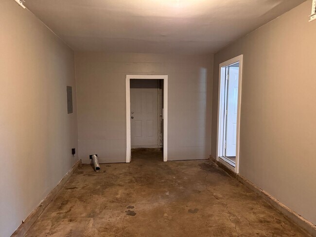 Building Photo - Property For Lease!