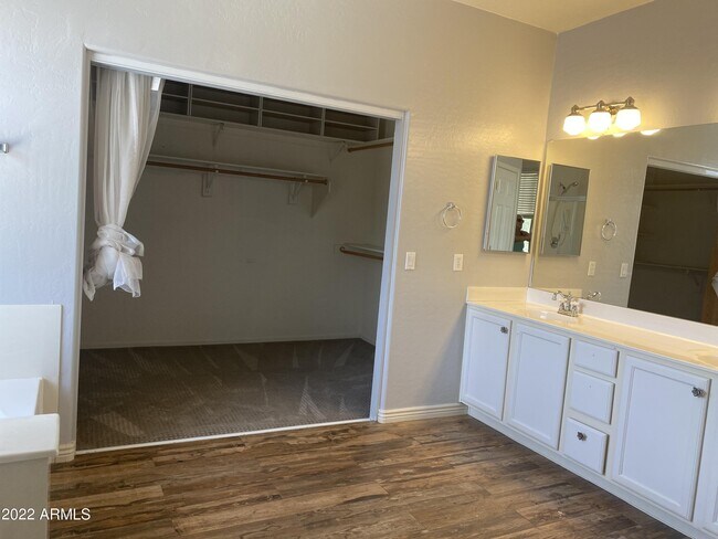 Building Photo - 5171 W Karen Dr