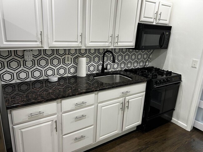 Building Photo - 63 Madison St