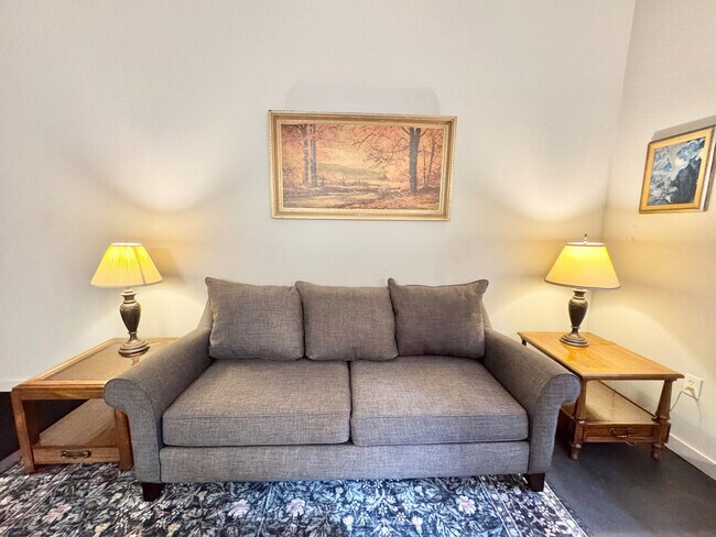 Building Photo - 2632 Wellington Rd