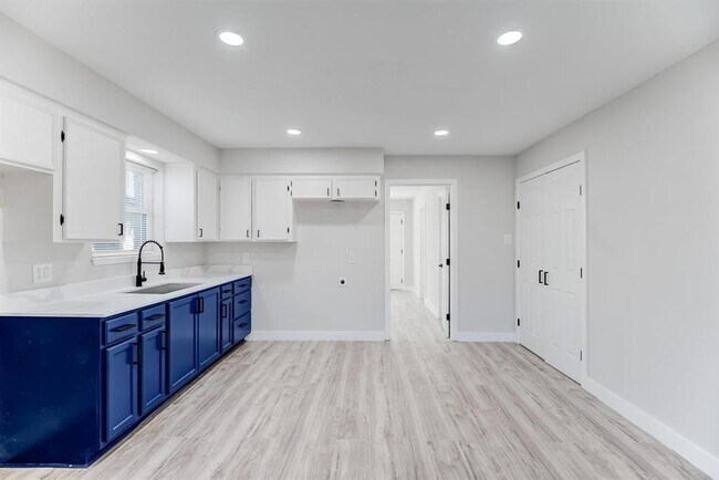 Building Photo - 207 Betral St