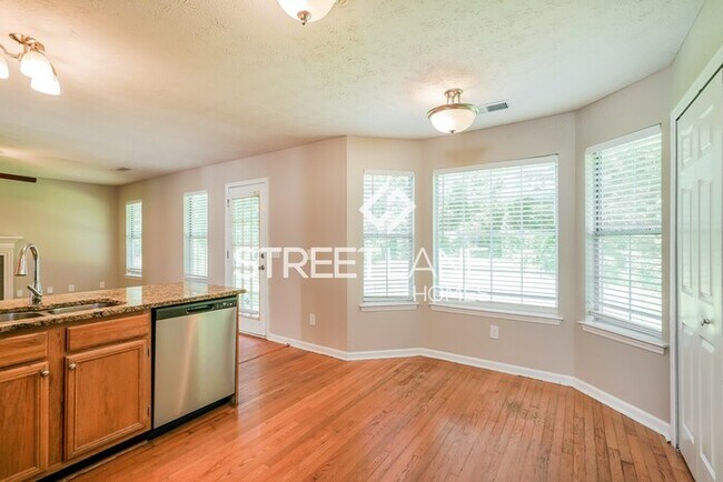 Building Photo - Charming 3 Bedroom in Atlanta!