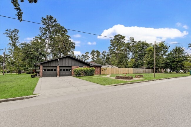 Building Photo - 1703 N Roberson St