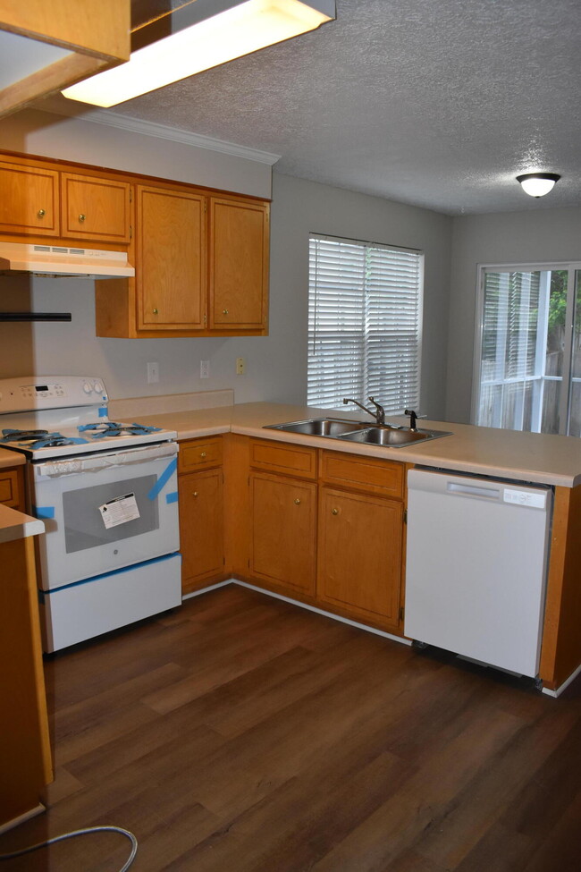 Building Photo - 4420 Summerlin Dr