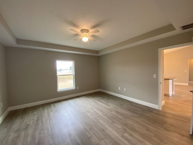 Building Photo - Silver Spring Shores - 3/2/2  **Won't Last***