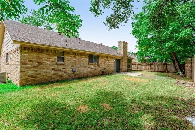 Building Photo - 2715 Colony Dr