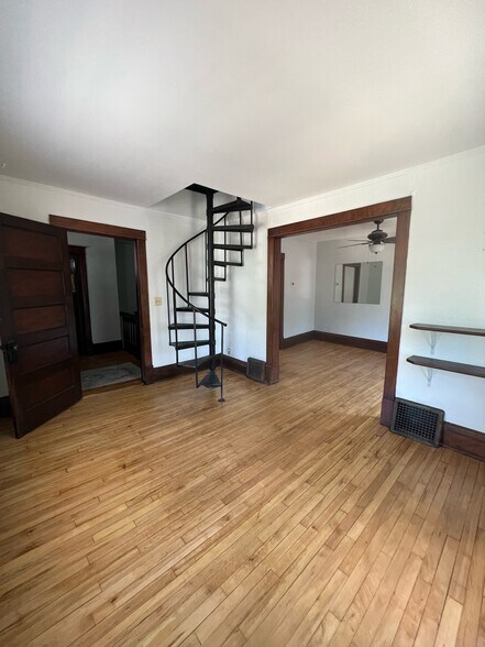 Building Photo - 1815 E 35th St