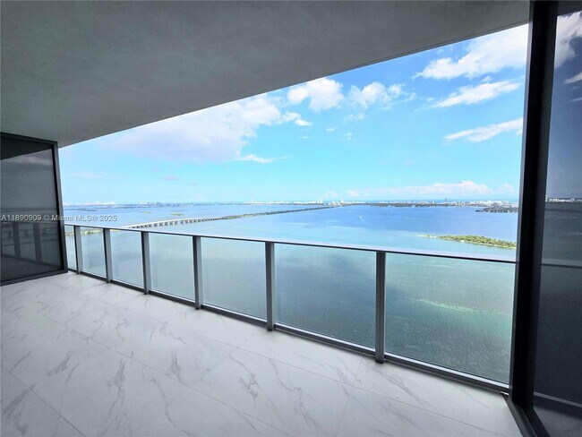 Building Photo - 700 NE 24th St