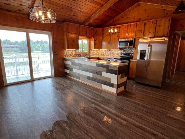 Building Photo - W210N11785 Hilltop Dr
