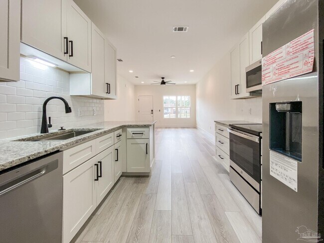 Building Photo - 440 Hancock Ln