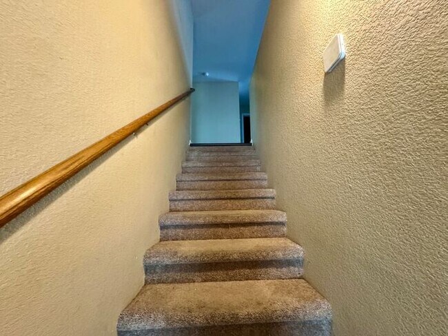 Building Photo - Over 2800 square feet!