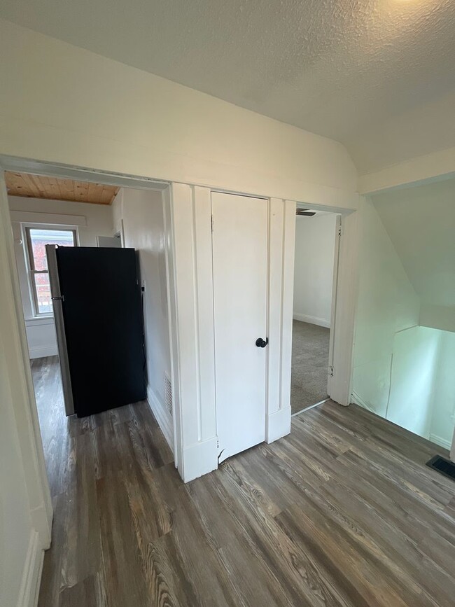 Building Photo - 247 Cedar Ave