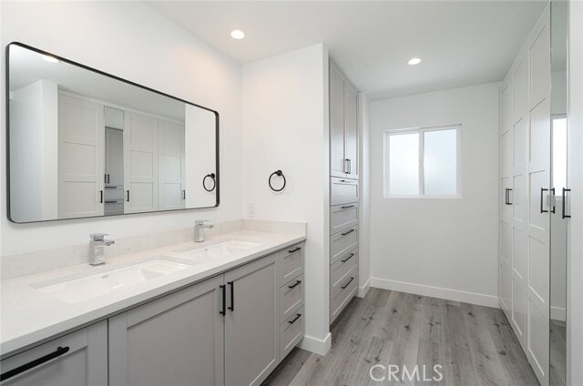 Building Photo - 905 W Balboa Blvd