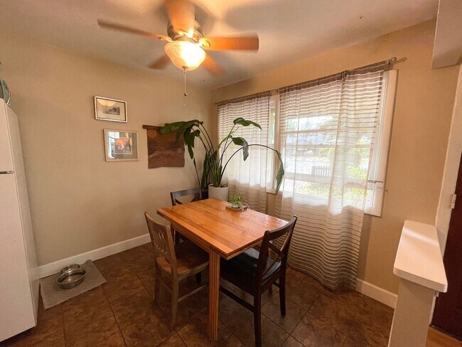 Building Photo - Lovely Home in St Johns with Fenced Yard, ...