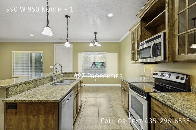 Building Photo - 990 W 950 N