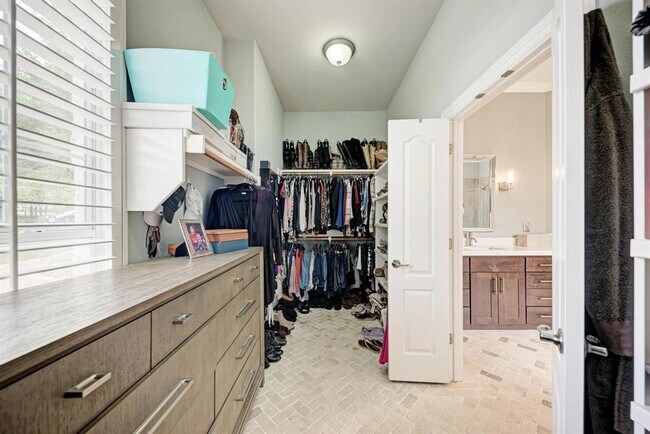 Building Photo - 545 Tom Sawyer Rd