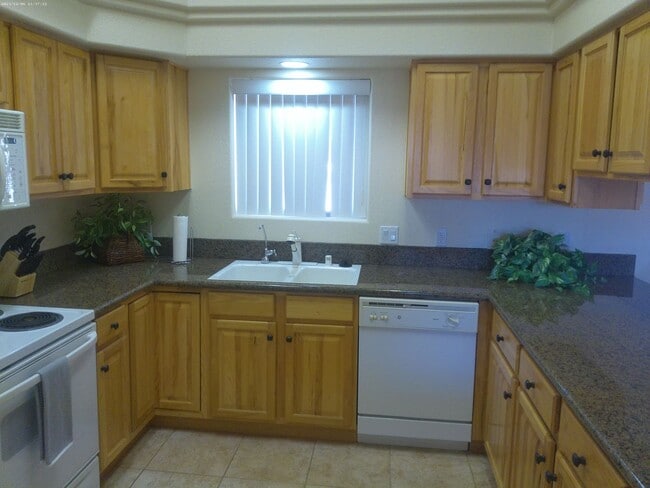 Building Photo - Winter Rental Available October-April 2027