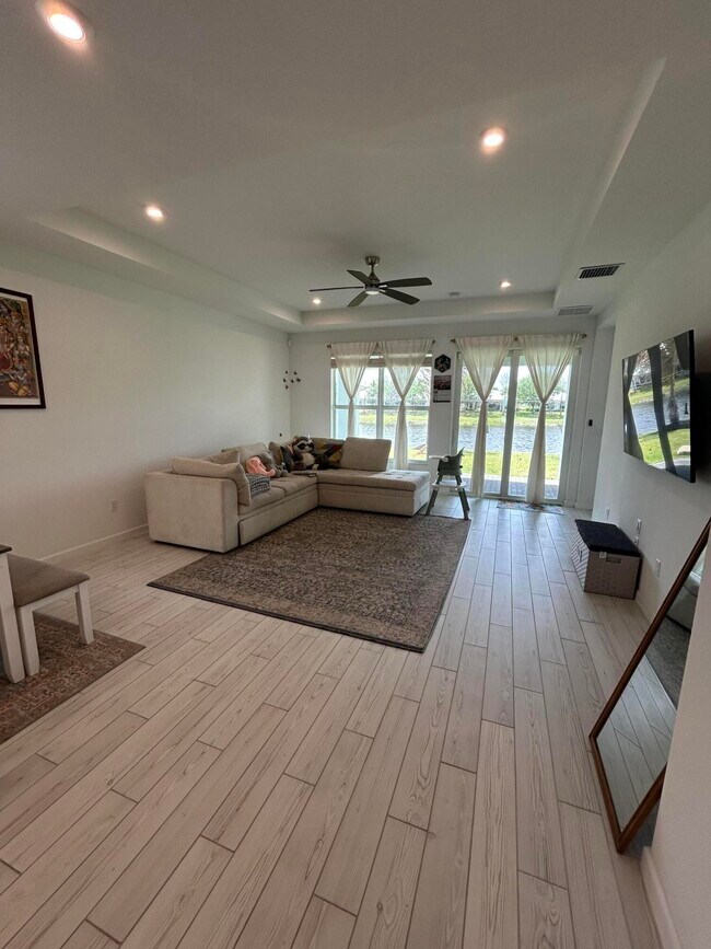 Building Photo - 12808 SW Eleanor Dr