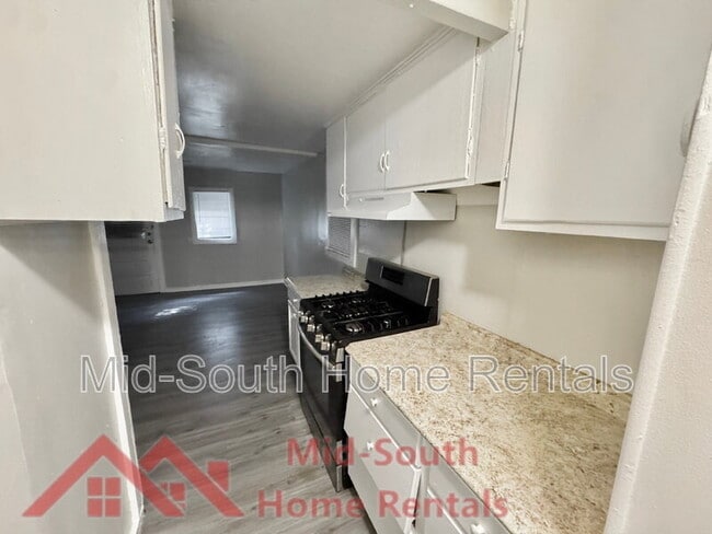 Building Photo - 1536 Brookins St