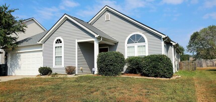 Building Photo - 3 Bedroom/2 Bath Charming Ranch