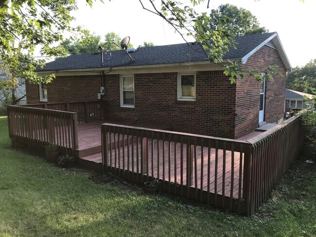 Building Photo - Move In Ready 3 Bedroom Brick Home