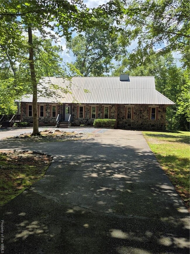 Building Photo - 9050 Higgins Rd
