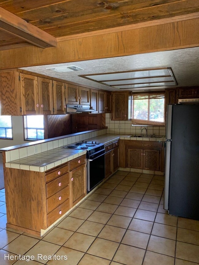 Building Photo - 3 br, 2 bath House - 379 W Deodar