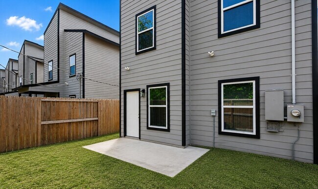 Building Photo - 8159 Tate St