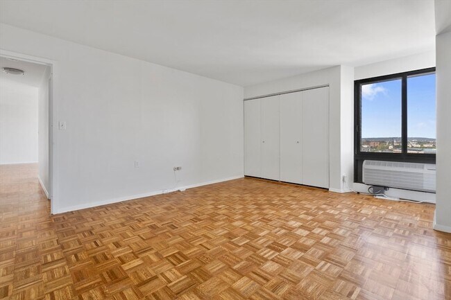 Building Photo - 1105 Massachusetts Ave