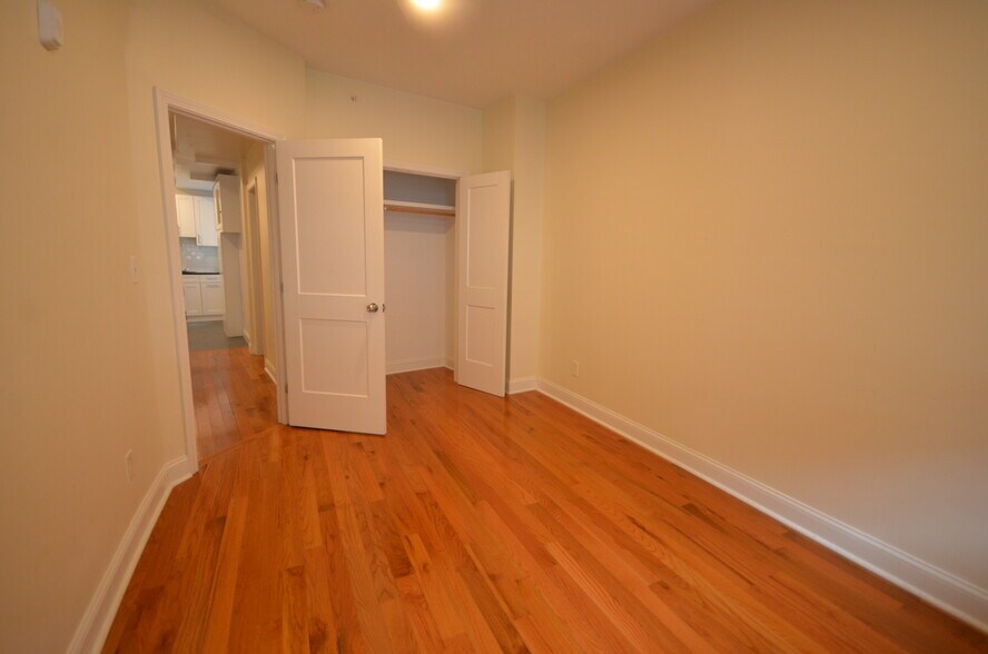 Building Photo - 129 Sutherland Rd