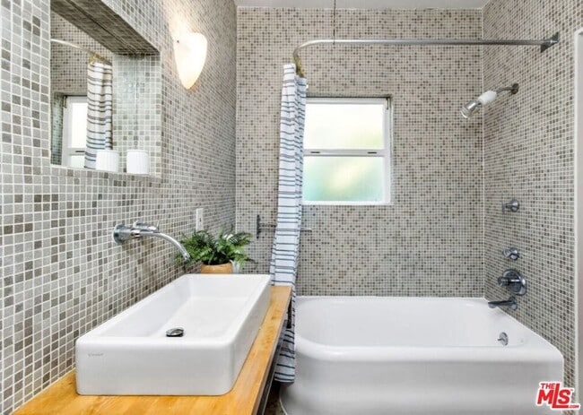 Building Photo - 1510 Electric Ave