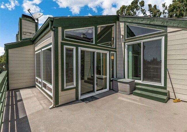 Building Photo - 2017 Orchard Dr