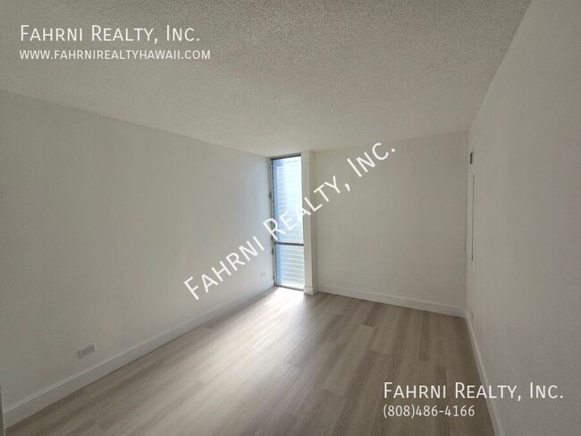 Building Photo - Beautifully Remodeled 1-Bedroom Condo with...