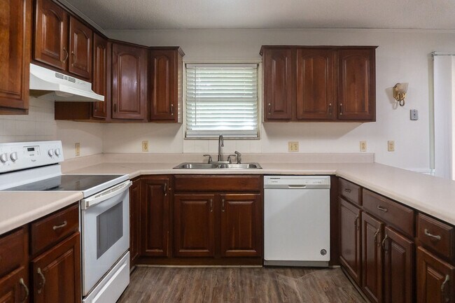 Building Photo - 1409 Lehigh Dr