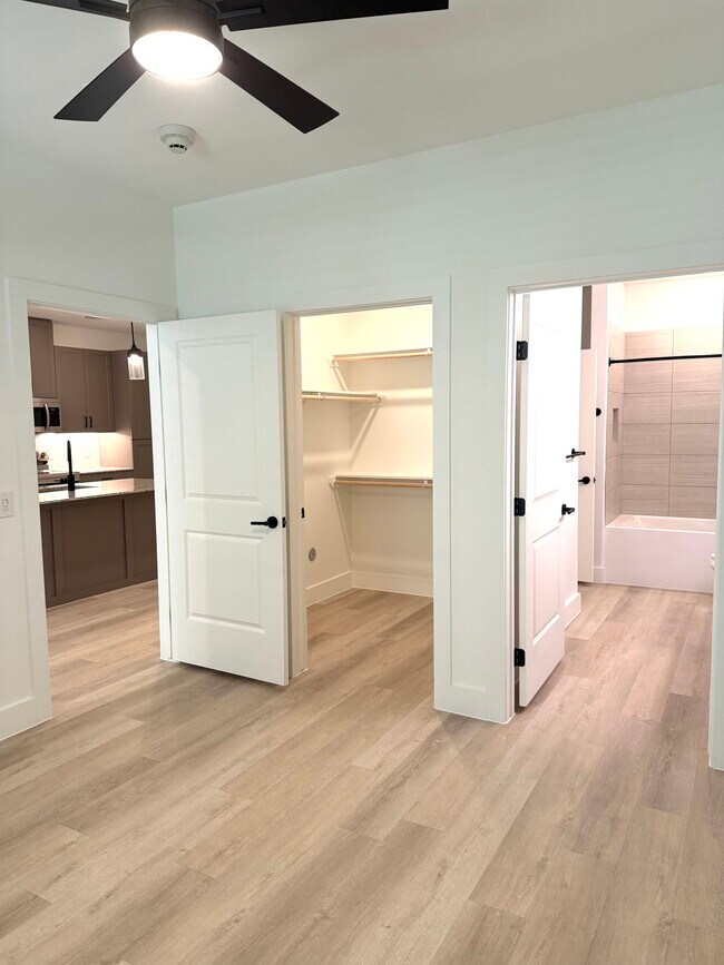 Building Photo - 16601 Braker Ln