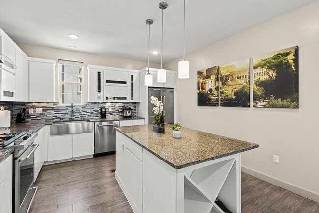 Building Photo - 328 Vin Almoradi Ct