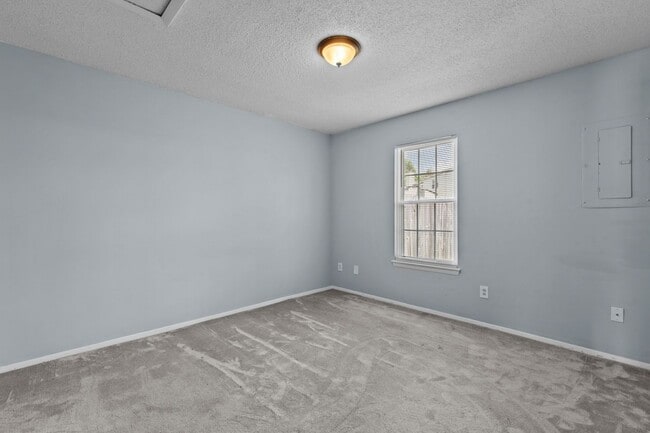 Building Photo - Virginia Beach End-Unit Townhome