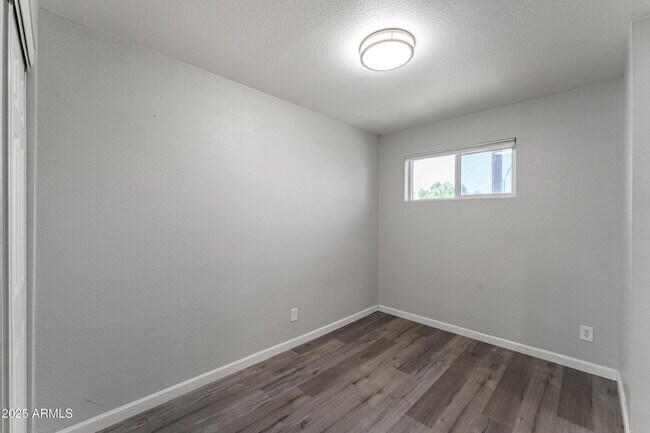 Building Photo - 3025 N 32nd St