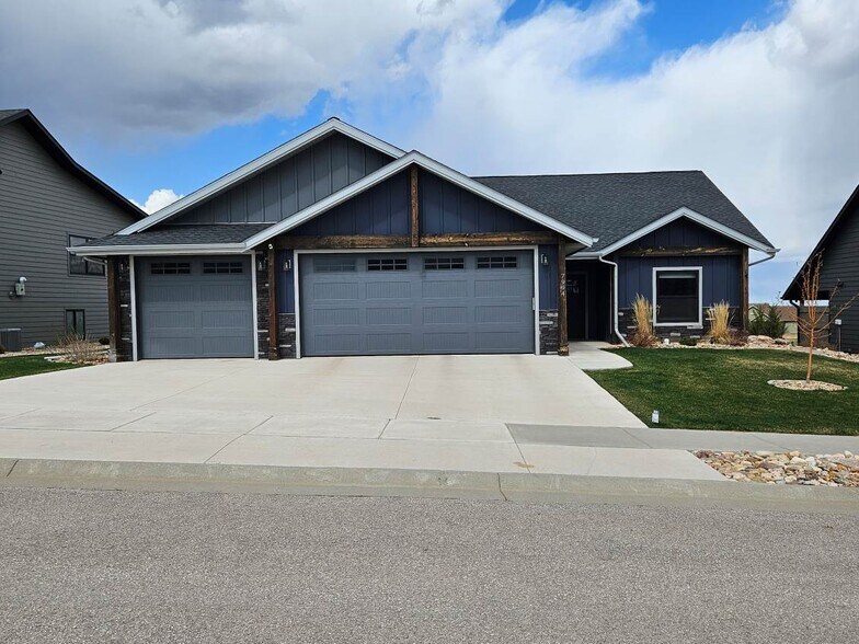 Primary Photo - 7994 Brooks Loop