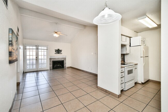 Building Photo - 10211 Sugar Branch Dr