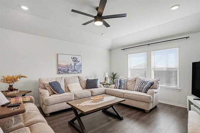 Building Photo - 604 Chuck Wagon Dr