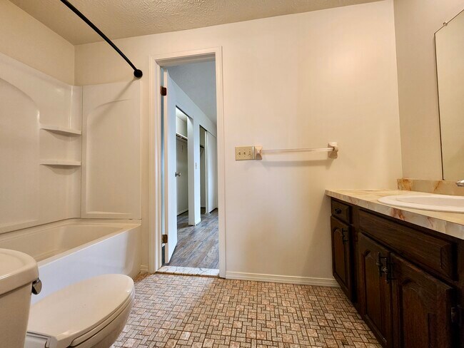 Building Photo - 34 Orchard St