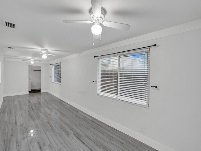 Building Photo - 601 NE 59th Ct
