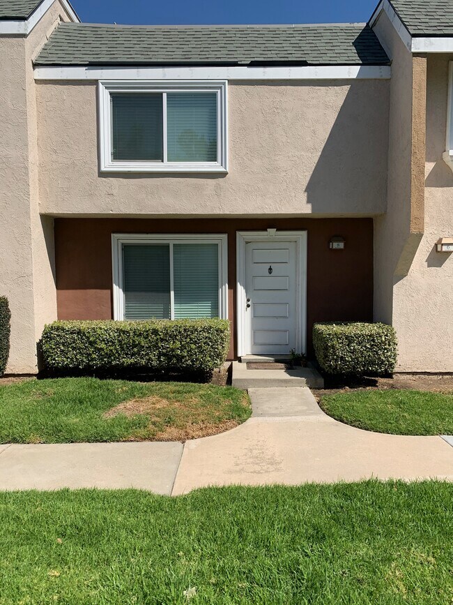 Building Photo - 8 Raleigh