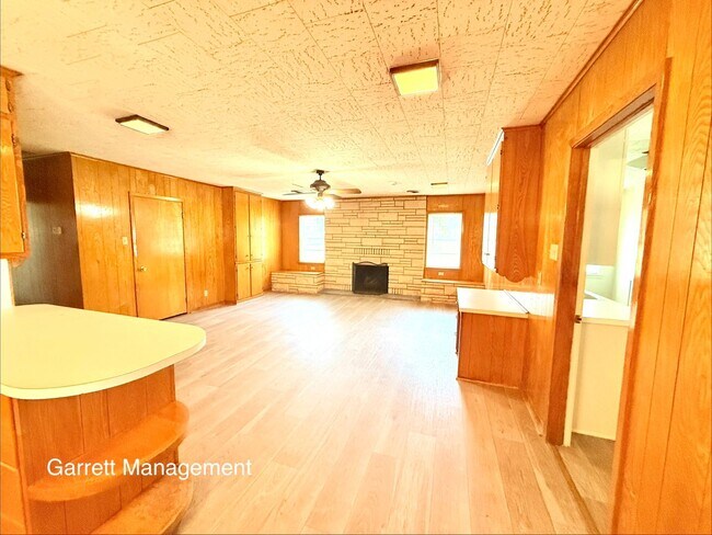 Building Photo - 1074 US-281