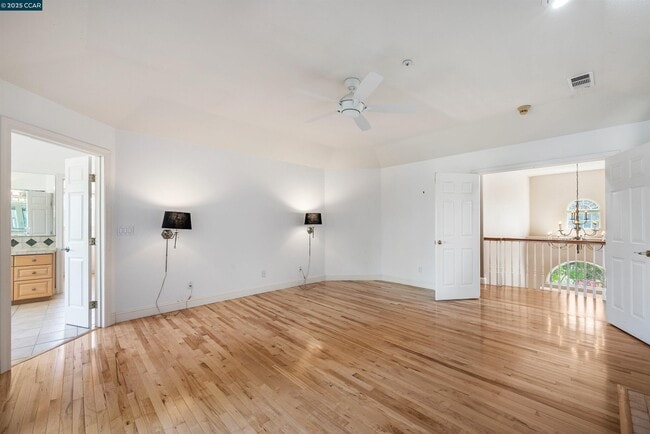 Building Photo - 20 Oak Crest Ln
