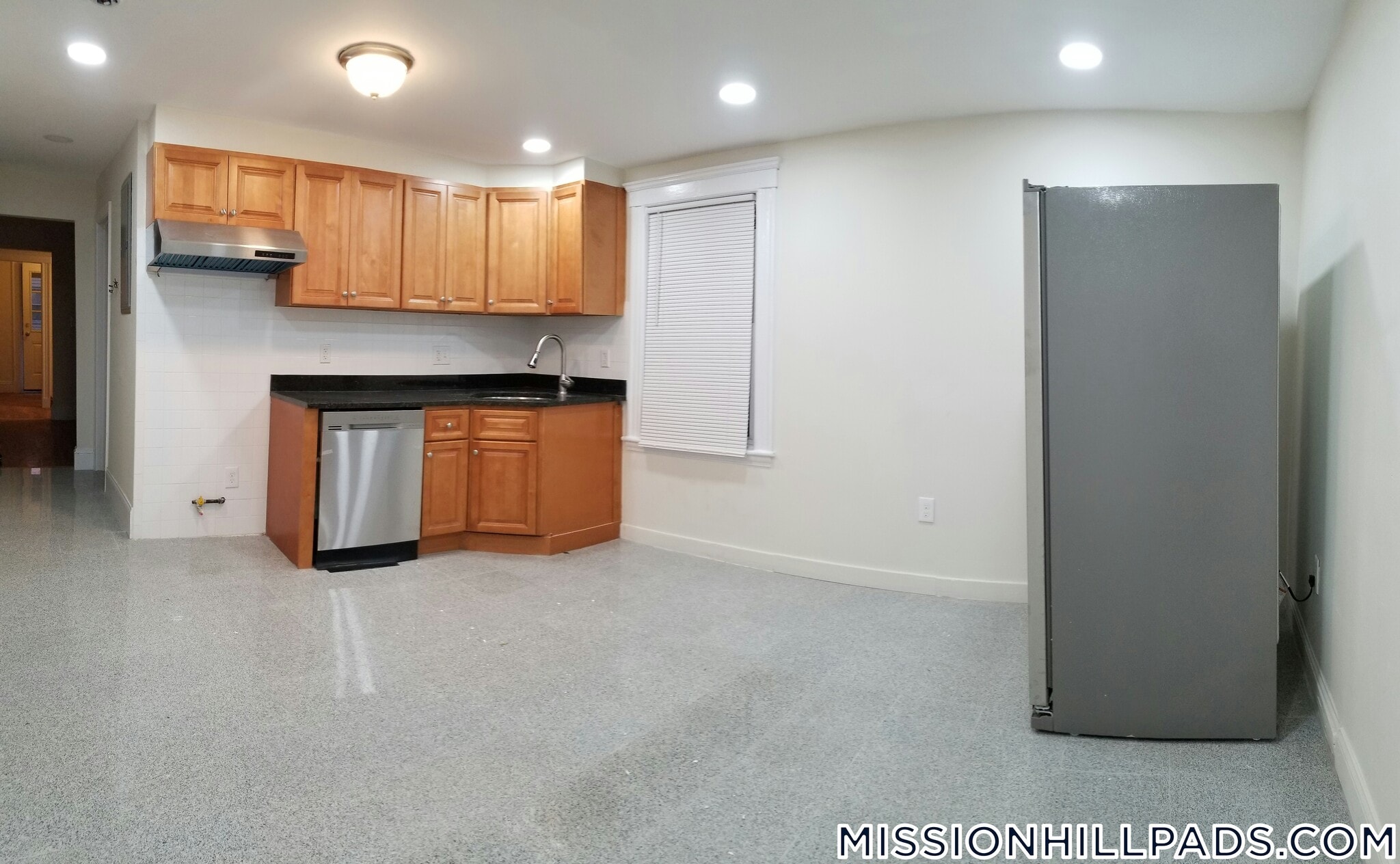 Building Photo - 14 Logan St