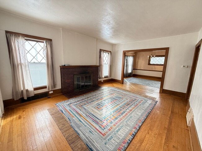 Building Photo - Well-Maintained 4-Bedroom Home with Historical Charm Near Downtown Jackson